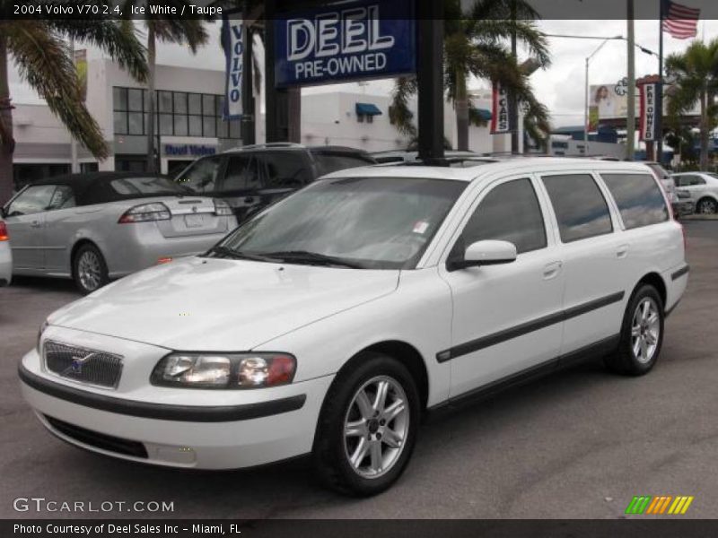 Ice White / Taupe 2004 Volvo V70 2.4