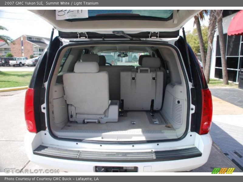 Summit White / Light Titanium 2007 GMC Yukon SLE