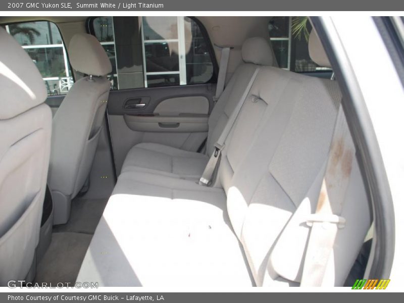 Summit White / Light Titanium 2007 GMC Yukon SLE