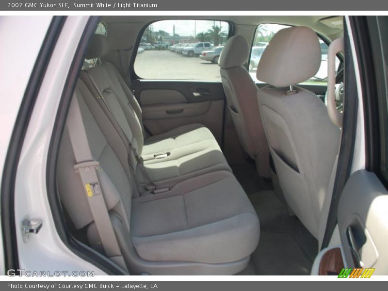 Summit White / Light Titanium 2007 GMC Yukon SLE