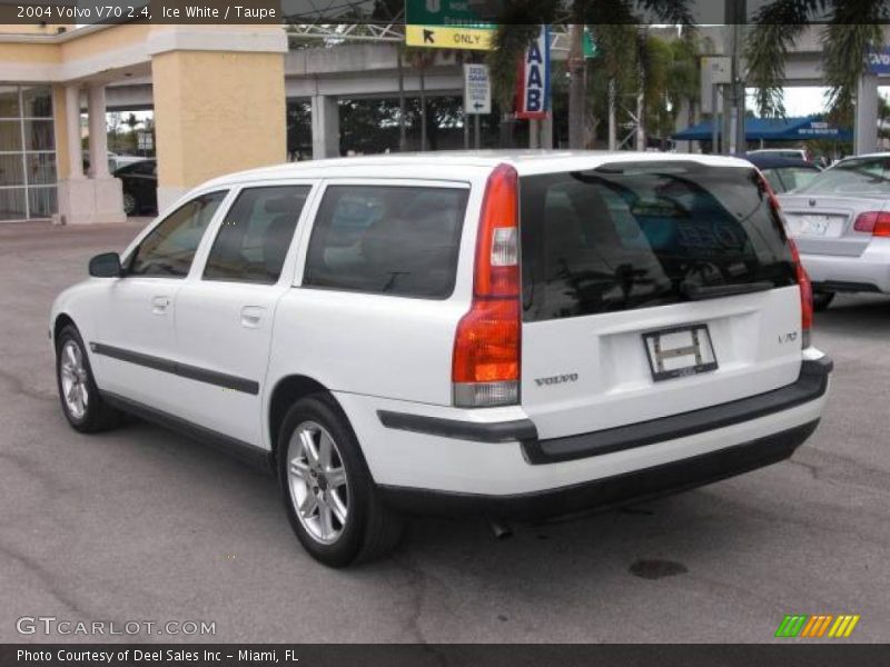 Ice White / Taupe 2004 Volvo V70 2.4