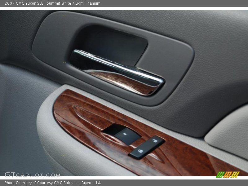 Summit White / Light Titanium 2007 GMC Yukon SLE