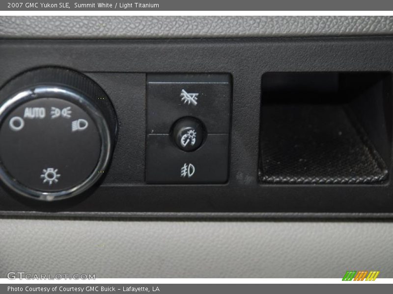 Summit White / Light Titanium 2007 GMC Yukon SLE
