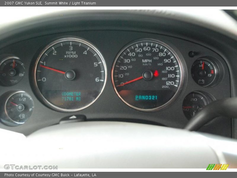 Summit White / Light Titanium 2007 GMC Yukon SLE