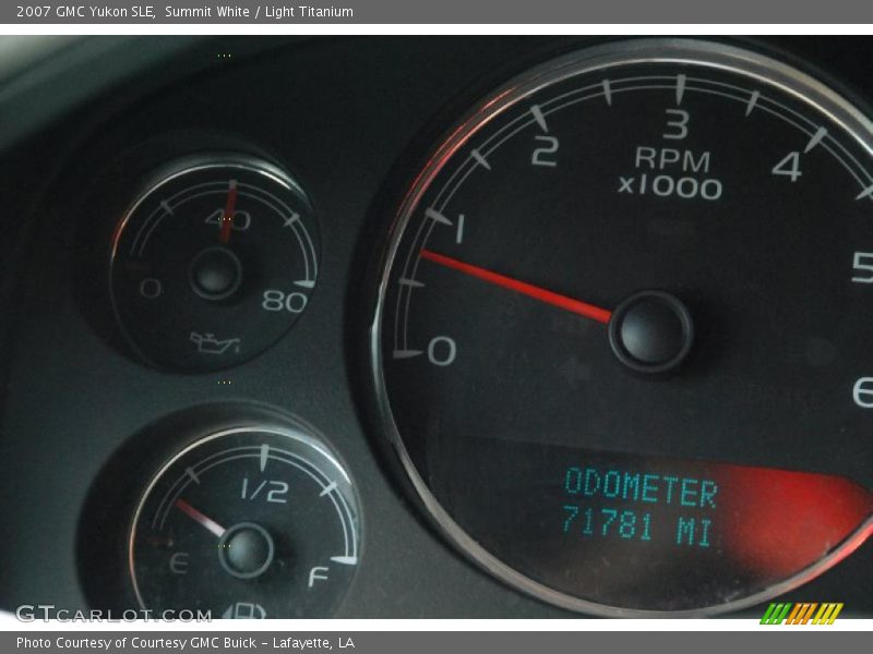 Summit White / Light Titanium 2007 GMC Yukon SLE