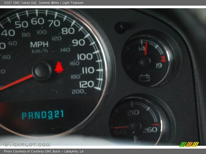 Summit White / Light Titanium 2007 GMC Yukon SLE