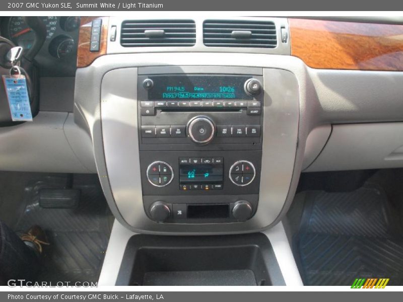 Summit White / Light Titanium 2007 GMC Yukon SLE