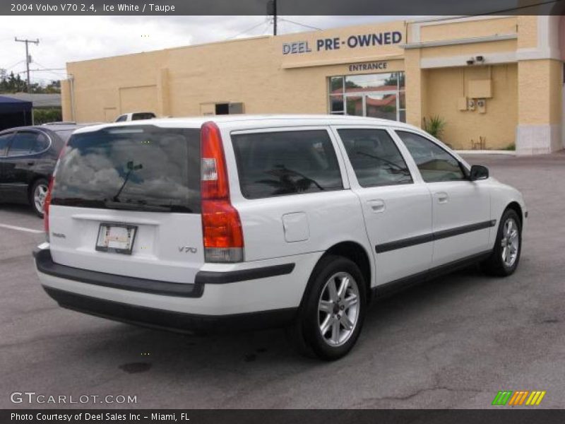 Ice White / Taupe 2004 Volvo V70 2.4
