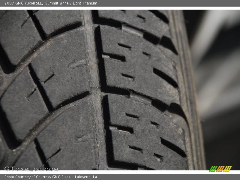 Summit White / Light Titanium 2007 GMC Yukon SLE