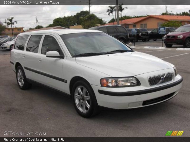 Ice White / Taupe 2004 Volvo V70 2.4