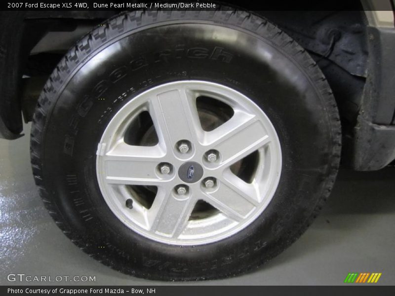 Dune Pearl Metallic / Medium/Dark Pebble 2007 Ford Escape XLS 4WD