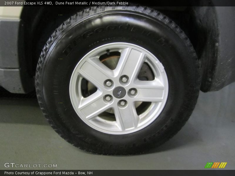 Dune Pearl Metallic / Medium/Dark Pebble 2007 Ford Escape XLS 4WD