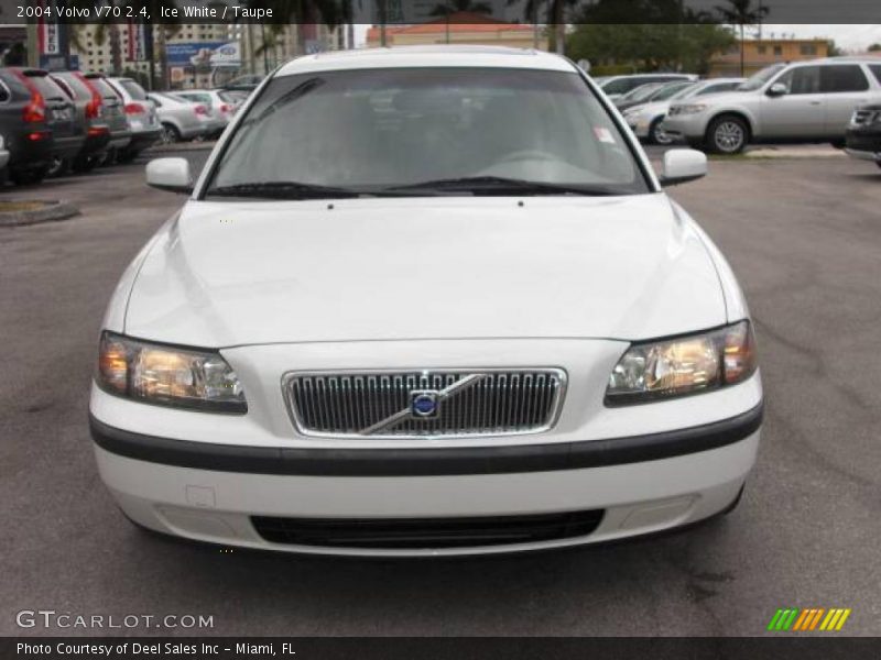 Ice White / Taupe 2004 Volvo V70 2.4