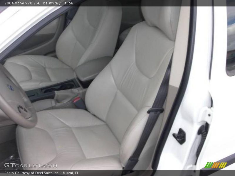 Ice White / Taupe 2004 Volvo V70 2.4
