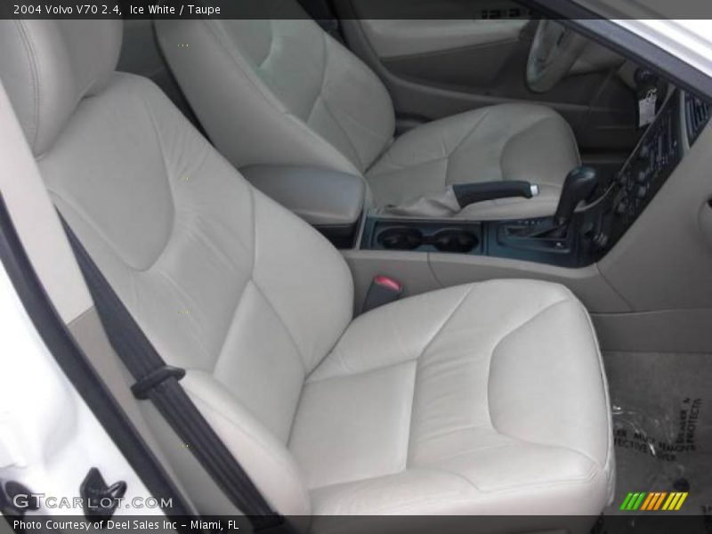 Ice White / Taupe 2004 Volvo V70 2.4