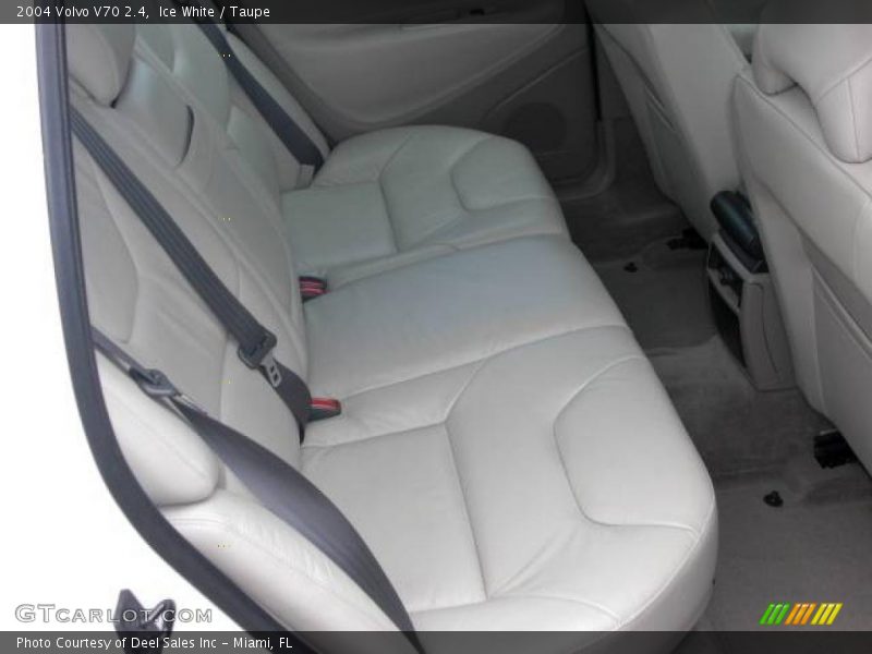Ice White / Taupe 2004 Volvo V70 2.4