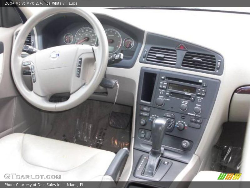 Ice White / Taupe 2004 Volvo V70 2.4