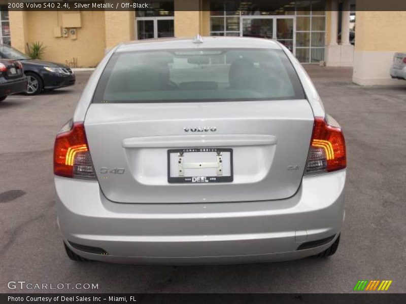 Silver Metallic / Off-Black 2008 Volvo S40 2.4i