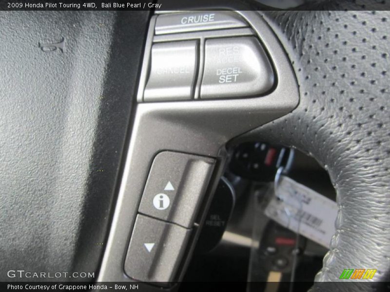 Controls of 2009 Pilot Touring 4WD