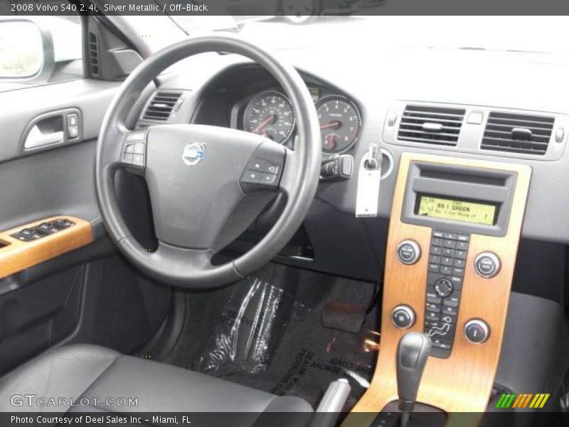 Silver Metallic / Off-Black 2008 Volvo S40 2.4i