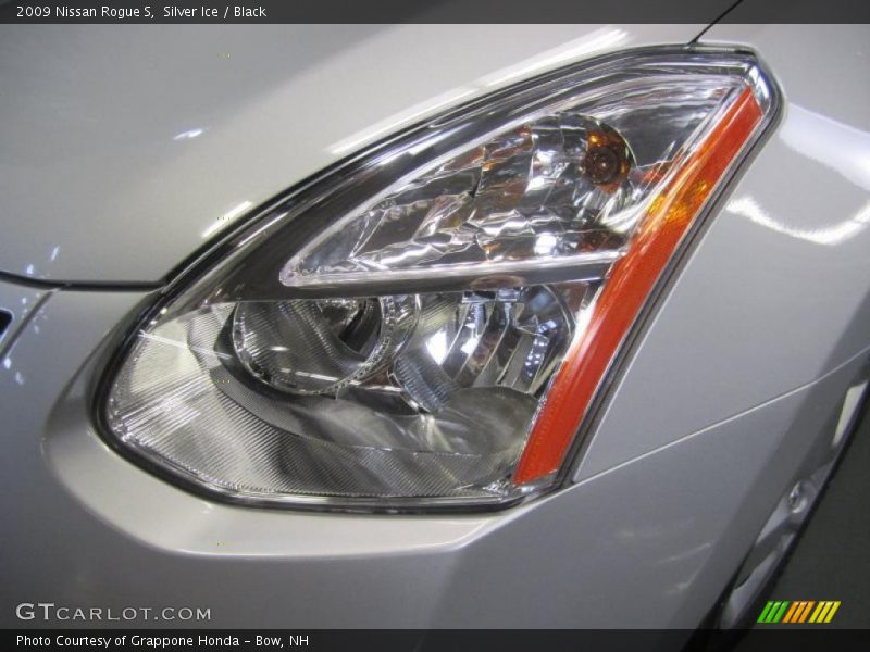 Silver Ice / Black 2009 Nissan Rogue S