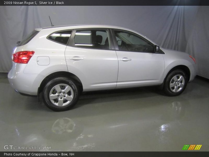 Silver Ice / Black 2009 Nissan Rogue S