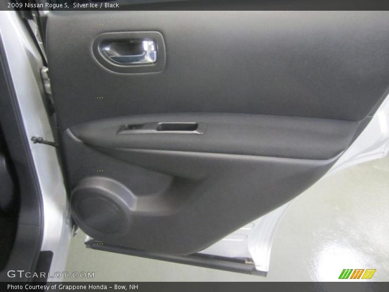 Silver Ice / Black 2009 Nissan Rogue S