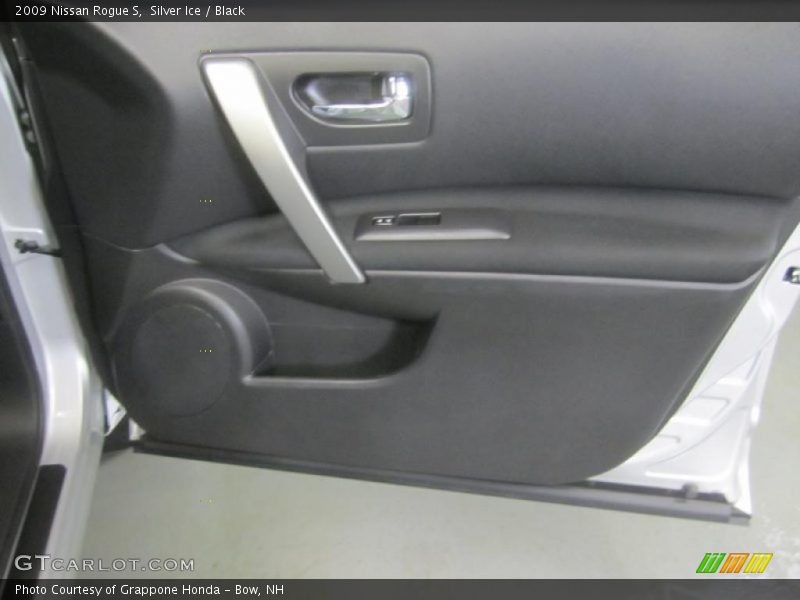 Silver Ice / Black 2009 Nissan Rogue S