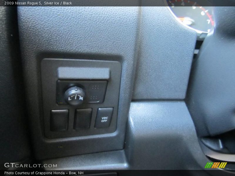 Silver Ice / Black 2009 Nissan Rogue S