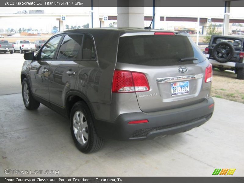 Titanium Silver / Gray 2011 Kia Sorento LX