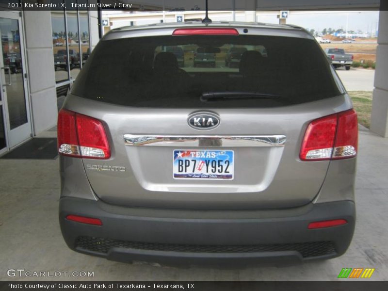 Titanium Silver / Gray 2011 Kia Sorento LX