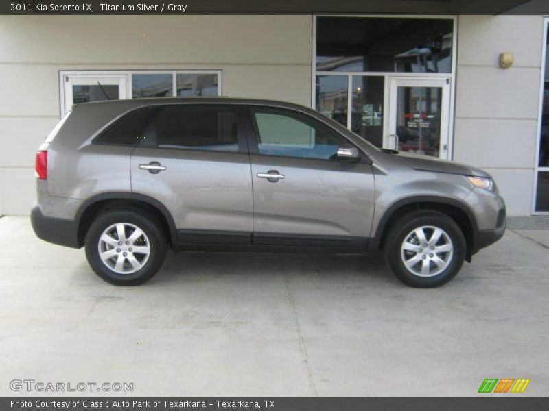 Titanium Silver / Gray 2011 Kia Sorento LX