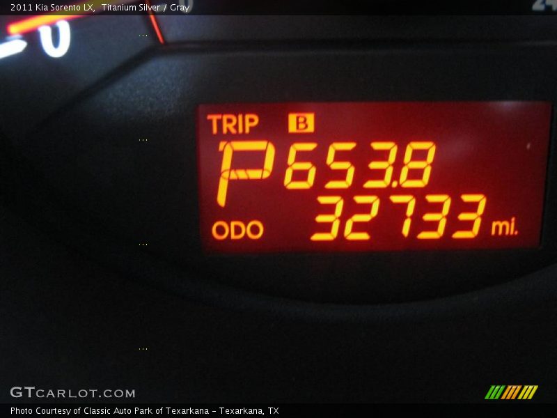 Titanium Silver / Gray 2011 Kia Sorento LX