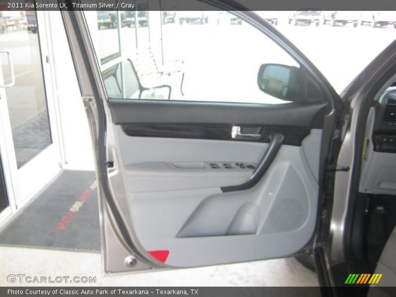 Titanium Silver / Gray 2011 Kia Sorento LX