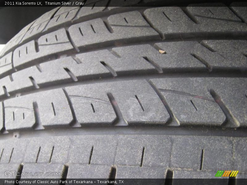 Titanium Silver / Gray 2011 Kia Sorento LX
