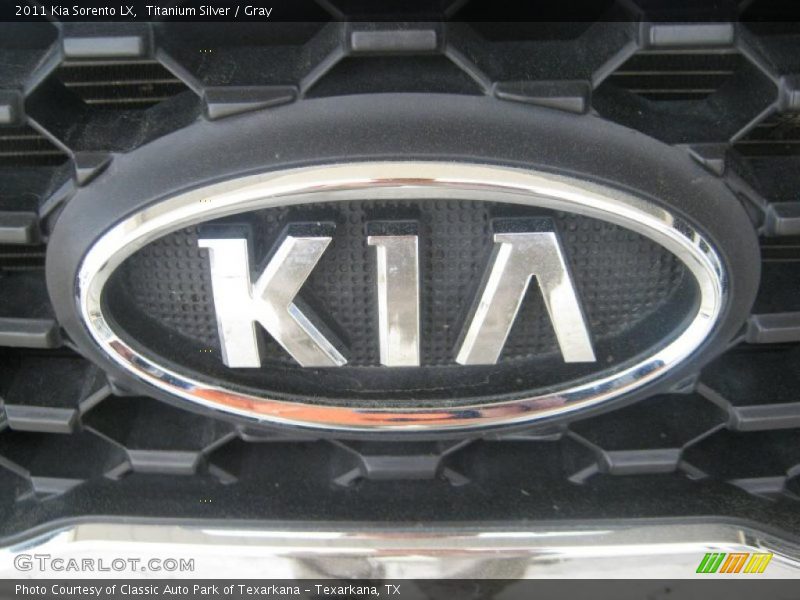 Titanium Silver / Gray 2011 Kia Sorento LX