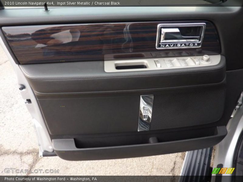 Ingot Silver Metallic / Charcoal Black 2010 Lincoln Navigator 4x4
