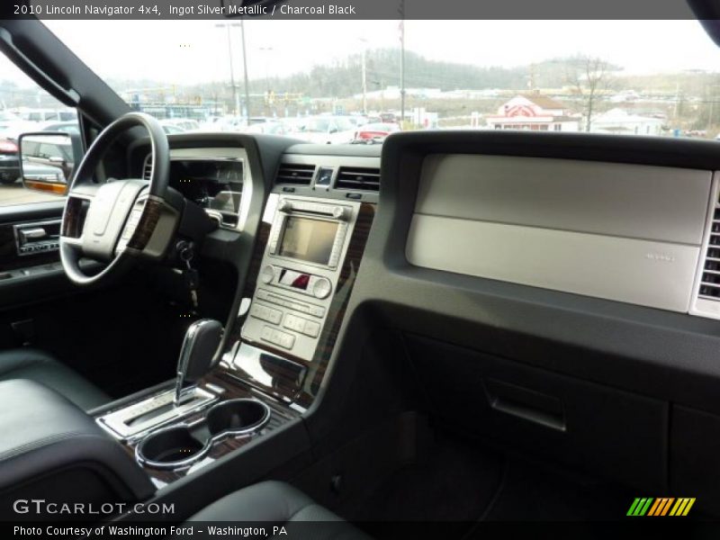 Ingot Silver Metallic / Charcoal Black 2010 Lincoln Navigator 4x4