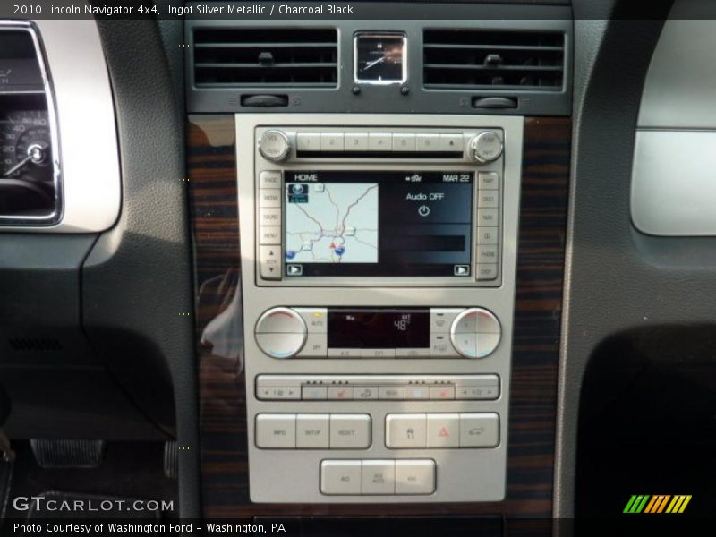 Ingot Silver Metallic / Charcoal Black 2010 Lincoln Navigator 4x4