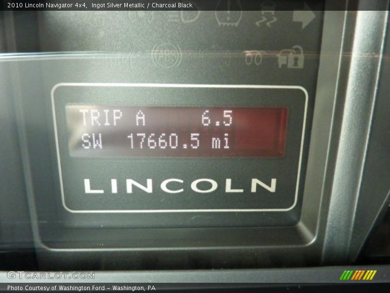 Ingot Silver Metallic / Charcoal Black 2010 Lincoln Navigator 4x4