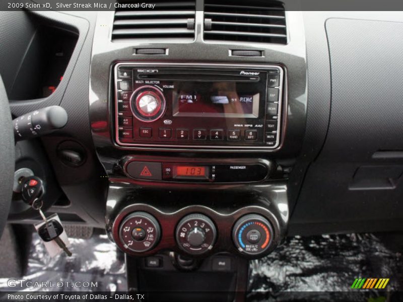 Silver Streak Mica / Charcoal Gray 2009 Scion xD