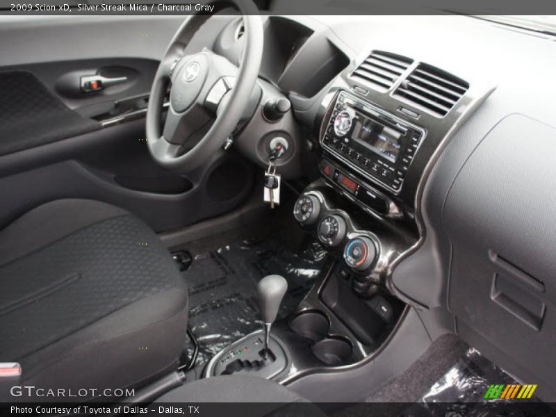 Silver Streak Mica / Charcoal Gray 2009 Scion xD