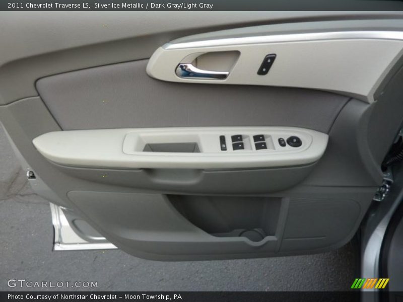 Silver Ice Metallic / Dark Gray/Light Gray 2011 Chevrolet Traverse LS