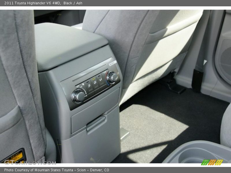 Black / Ash 2011 Toyota Highlander V6 4WD