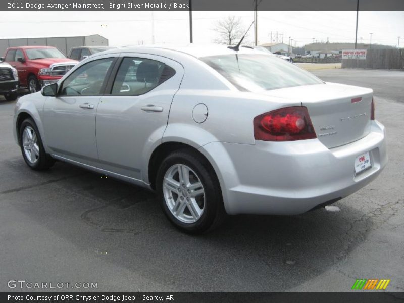 Bright Silver Metallic / Black 2011 Dodge Avenger Mainstreet