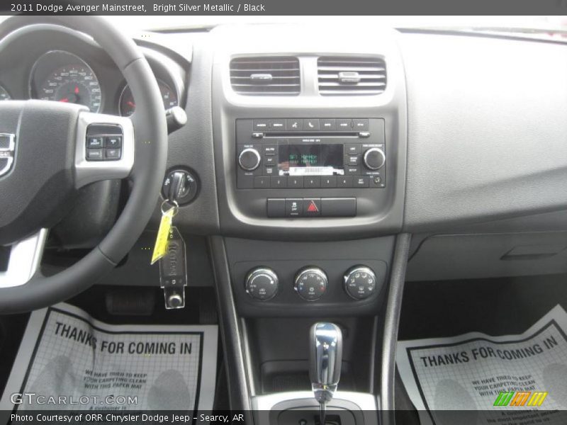 Bright Silver Metallic / Black 2011 Dodge Avenger Mainstreet