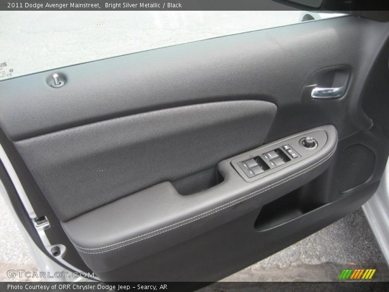 Bright Silver Metallic / Black 2011 Dodge Avenger Mainstreet