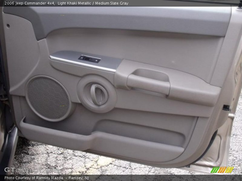 Light Khaki Metallic / Medium Slate Gray 2006 Jeep Commander 4x4