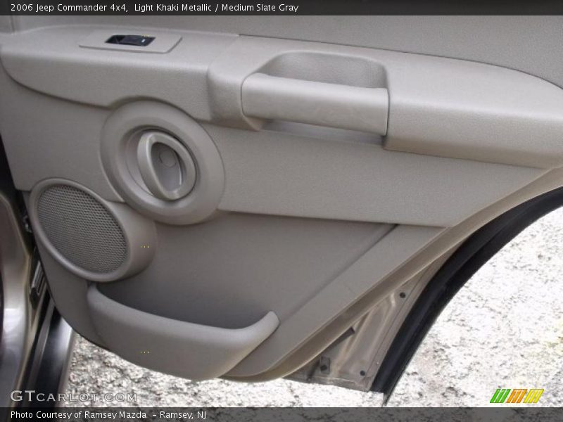Light Khaki Metallic / Medium Slate Gray 2006 Jeep Commander 4x4