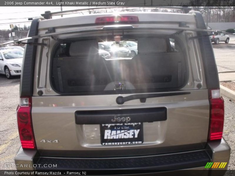 Light Khaki Metallic / Medium Slate Gray 2006 Jeep Commander 4x4